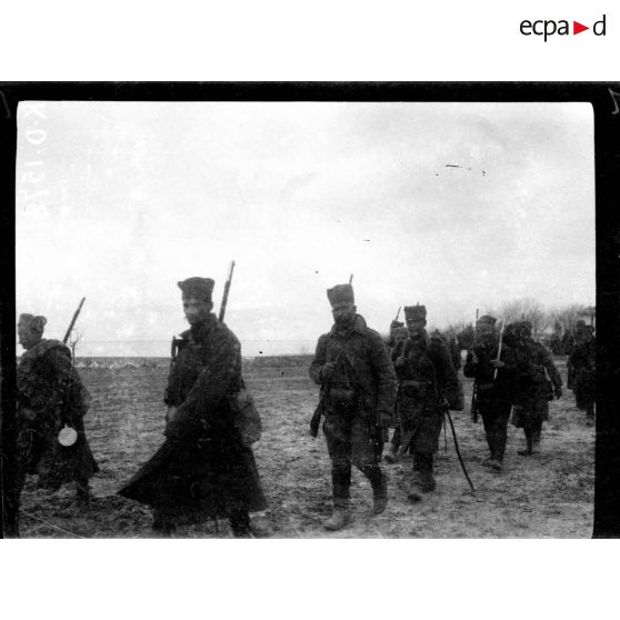 Camp retranché de Salonique. Soldats serbes. [légende d'origine]