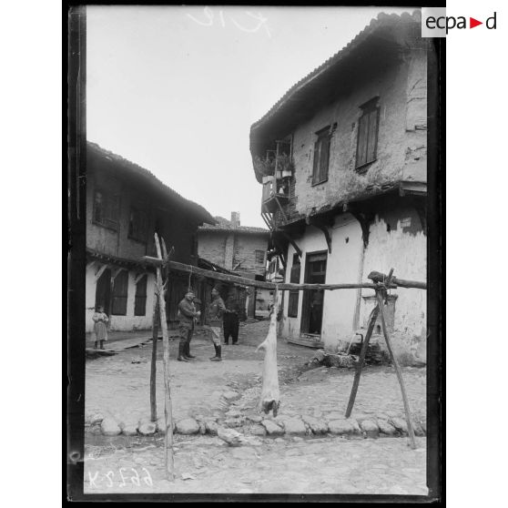 Gumendzé (Salonique). Une rue. [légende d'origine]