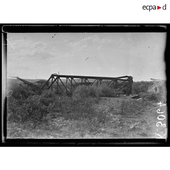 Kilindir. Pont de la voie de Karasouli dynamité par les français en janvier 1916. [légende d'origine]