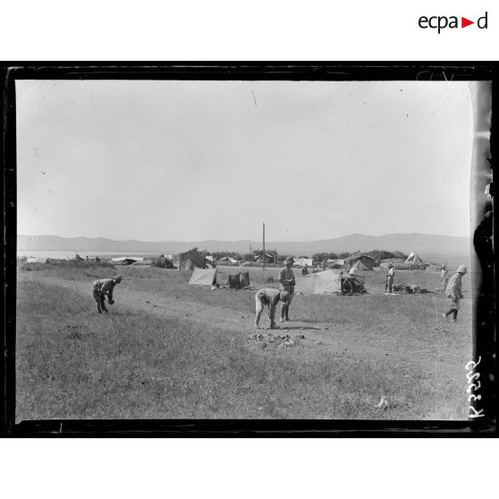 Fontaine Courtin, près Dragomir. Entrée du camp de la 42e section de munitions. [légende d'origine]