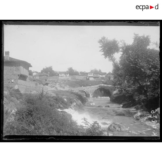 Verria. Le pont, le village et la cascade. [légende d'origine]