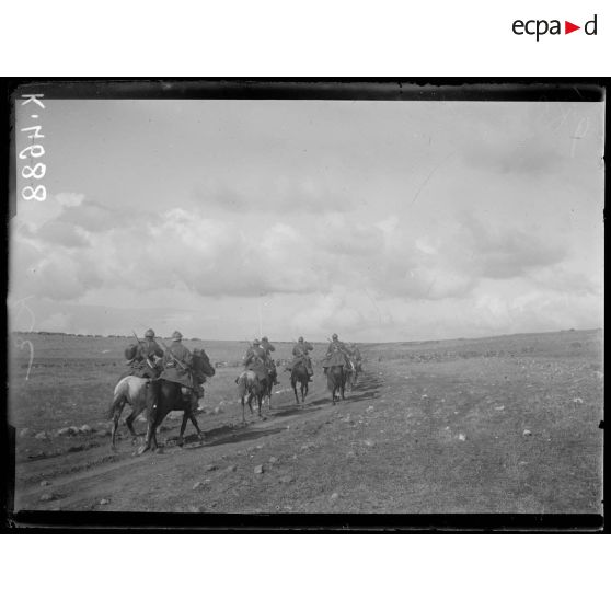 Brod. Escadron de chasseurs s'avançant en première ligne pour la charge. [légende d'origine]