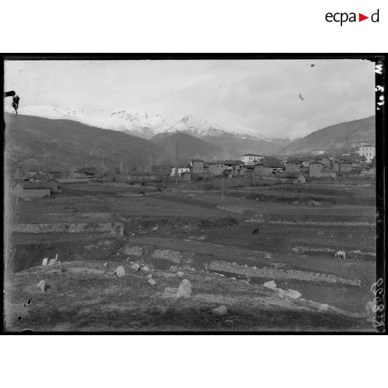 Zelova (Albanie). Panorama du village. [légende d'origine]