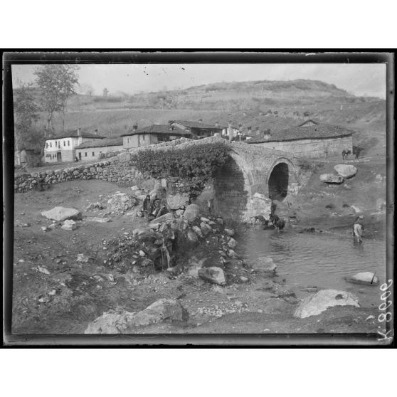 Verria. Le vieux pont. [légende d'origine]