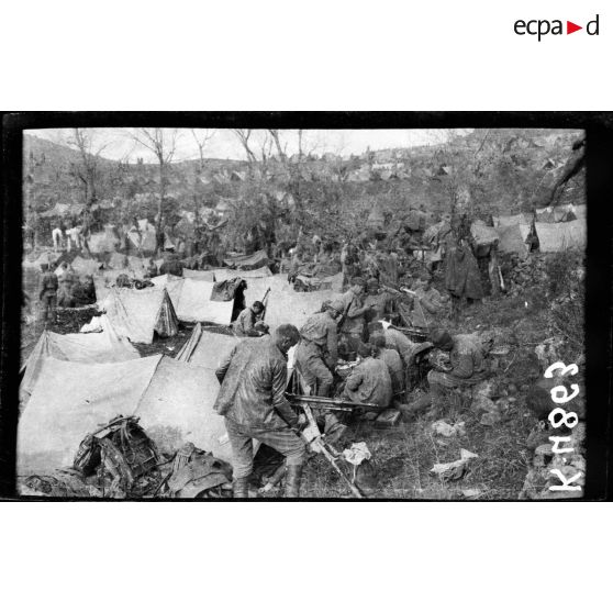 Camp de Budi Mirci. Camp du 7e régiment russe. Les mitrailleurs. [légende d'origine]