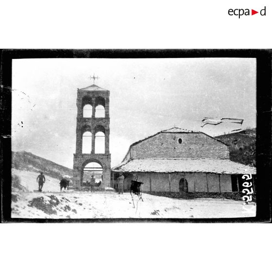 Pisodéri. L'église et campanile. [légende d'origine]