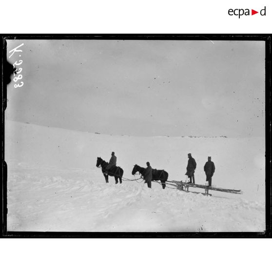 Floka. Traineau pour transport des bois et vivres. [légende d'origine]