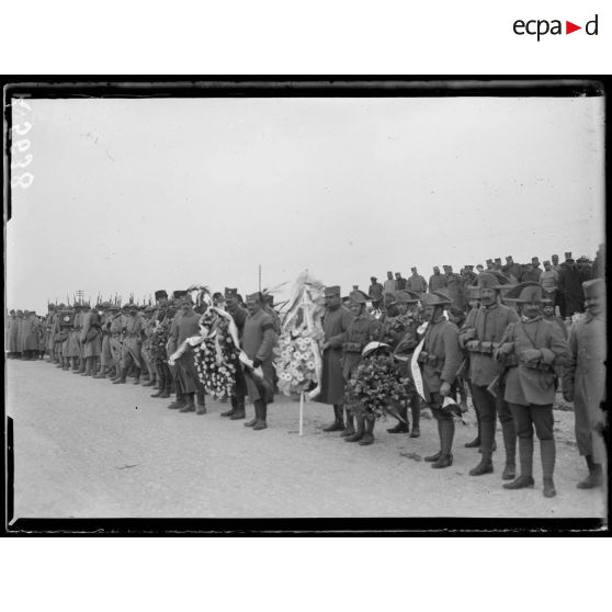 Salonique. Funérailles de Mrs Harley, sœur du Maréchal French. Couronnes italiennes et serbes. [légende d'origine]