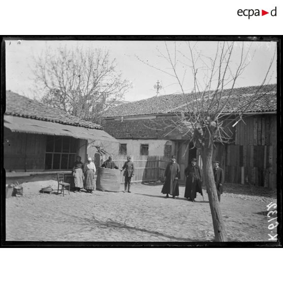 Monastir. Eglise serbe de la Nativité. [légende d'origine]