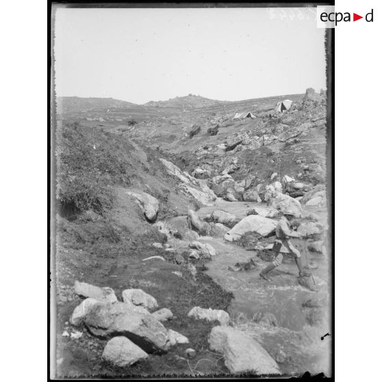 Col de Garvan Koulilé. Au poste de commandement du général Tétart. Le cantonnement du 3e lourd. [légende d'origine]