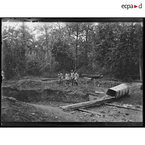 Beaumont-en-Beine (Aisne). Dans le bois de Corbie. Emplacement d'une pièce allemande à longue portée. [légende d'origine]