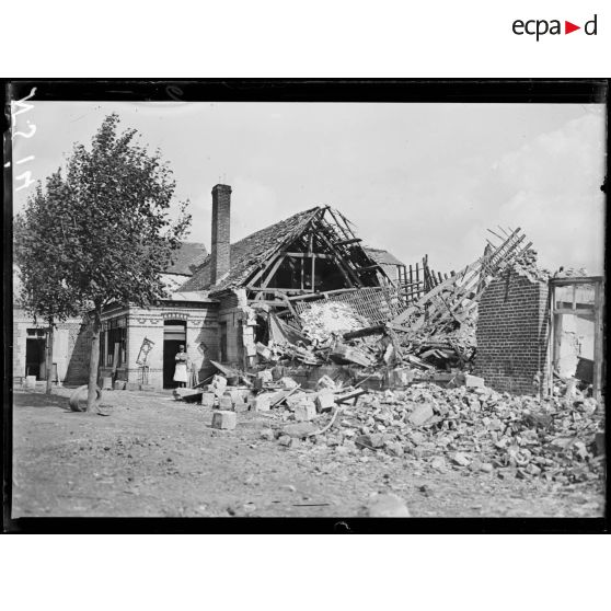 Bussy (Oise). L'entrée du village. [légende d'origine]