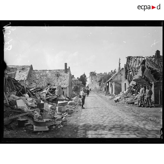 Baboeuf (Oise). La rue de l'église. [légende d'origine]