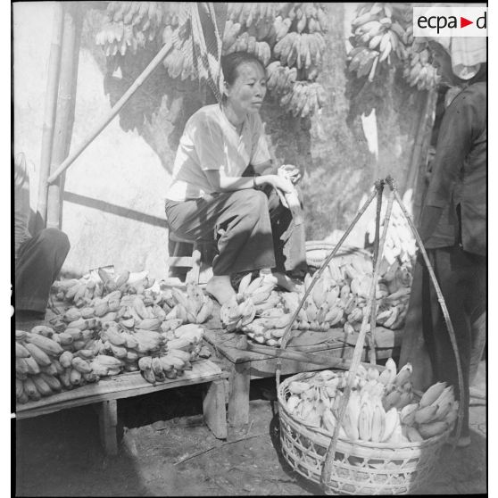 Un étalage de bananes sur un marché de Saigon.