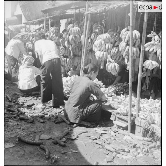 Un étalage de bananes sur un marché de Saigon.