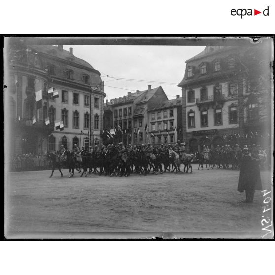 Mayence. Entrée des généraux Mangin, Fayolle, Lecomte. Défilé de cavalerie. [légende d'origine]