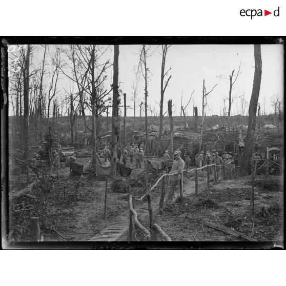 Somme, le terrain consolidé et organisé au bois des Satyres. [légende d'origine]