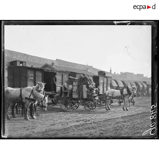 Nancy, déménagement des biens civils à la gare. [légende d'origine]