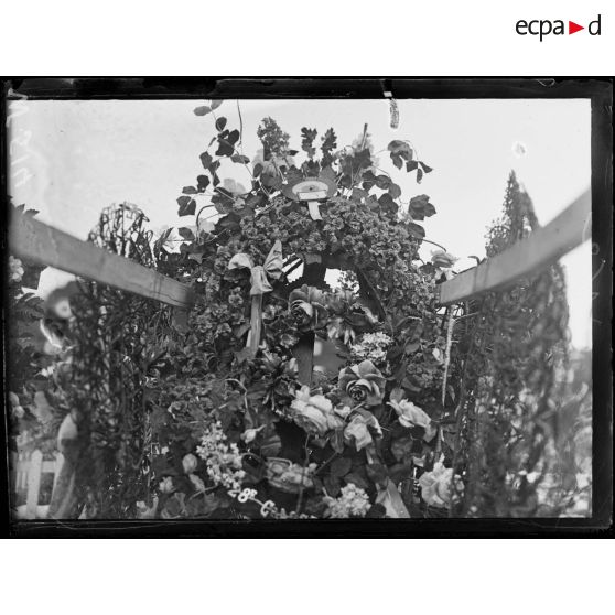 Alsace, cimetière de Moosch - tombe du lieutenant-colonel Hennequin. [légende d'origine]