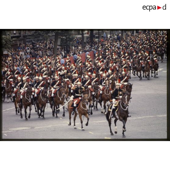 Défilé monté lors de la cérémonie du 14 juillet 1979 à la Bastille. Passage du régiment de cavalerie de la Garde républicaine (RCGR).