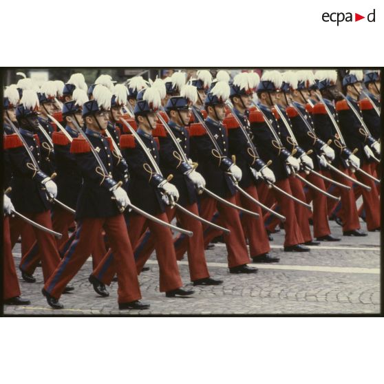 Défilé à pied lors de la cérémonie du 14 juillet 1979 à la Bastille. Passage de l’école spéciale militaire (ESM) de Saint-Cyr.