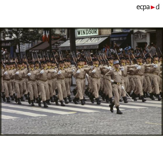 Défilé à pied lors de la cérémonie du 14 juillet 1979 à la Bastille. Passage de la gendarmerie mobile.