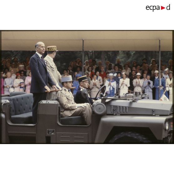 Arrivée de Valéry Giscard d’Estaing, président de la République, par le boulevard Beaumarchais lors de la cérémonie du 14 juillet 1979 à la Bastille.