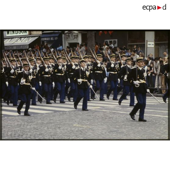 Défilé à pied lors de la cérémonie du 14 juillet 1979 à la Bastille. Passage de la gendarmerie mobile.