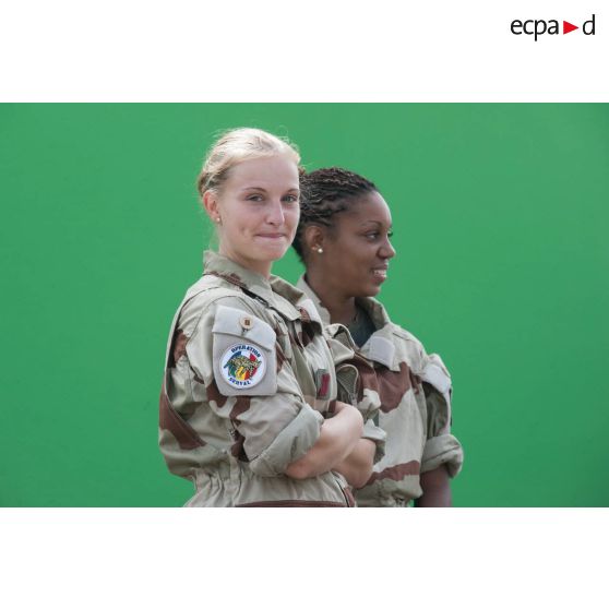 Portrait de soldats féminins pour la cérémonie du 14 juillet à Bamako, au Mali.