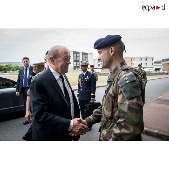 Visite du ministre de la Défense au détachement Sentinelle du Fort Neuf.