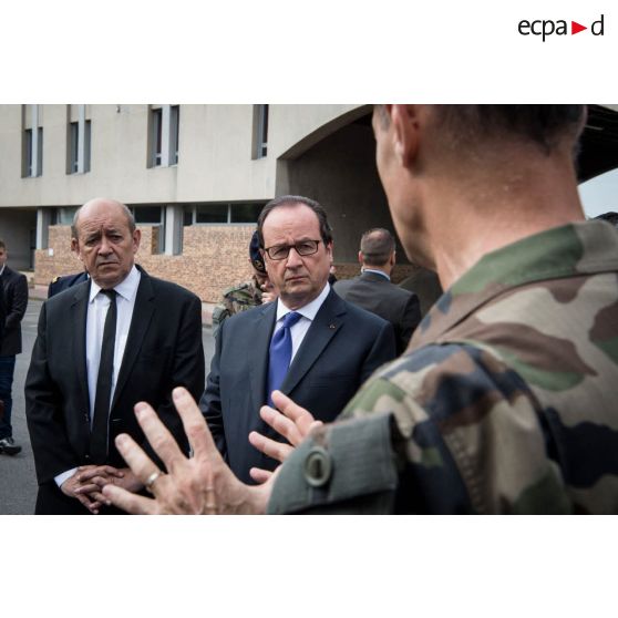 Présentation du dispositif Sentinelle par le gouverneur militaire de Paris.