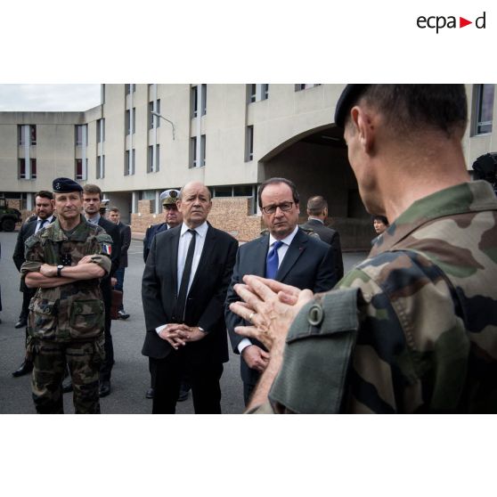 Présentation du dispositif Sentinelle par le gouverneur militaire de Paris.