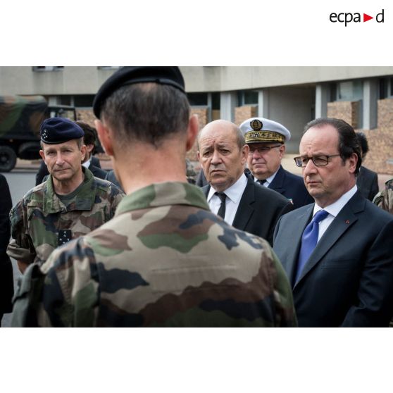 Présentation du dispositif Sentinelle par le gouverneur militaire de Paris.