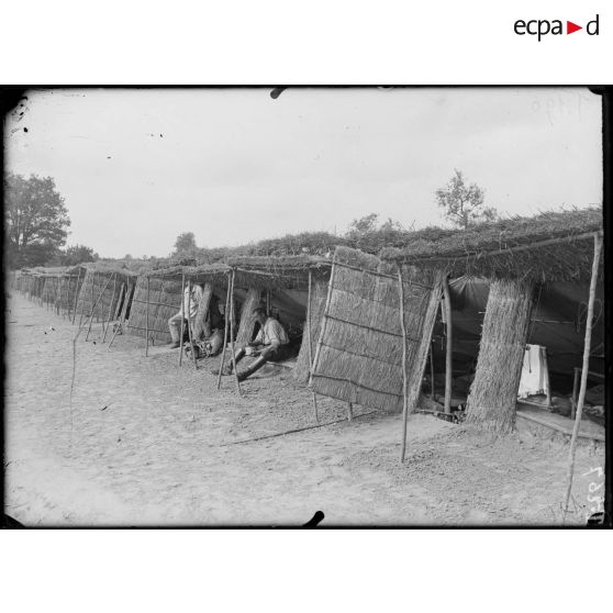 Mont Saint Martin. Aisne. La remonté mobile. Les "guitounes". Vue de l'extérieur. [légende d'origine]