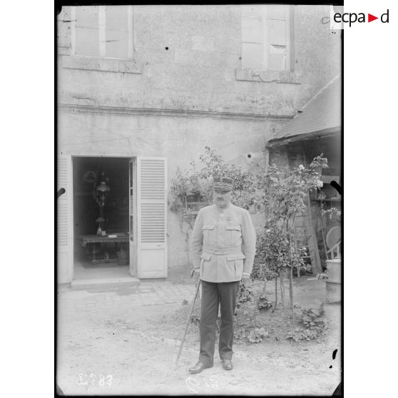 Longueval. Aisne. Le général Cornille. [légende d'origine]