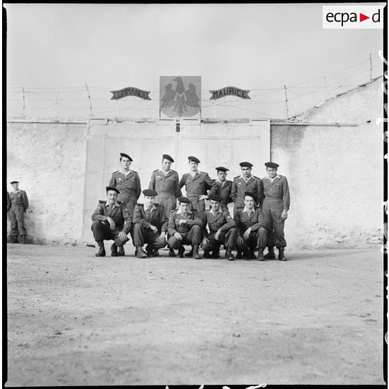 Photographie de groupe de jeunes appelés libérables du commando Maurice. [Description en cours]