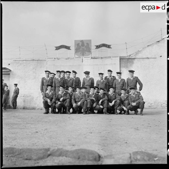 Photographie de groupe de jeunes appelés libérables du commando Maurice. [Description en cours]