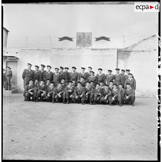 Photographie de groupe de jeunes appelés libérables du commando Maurice. [Description en cours]