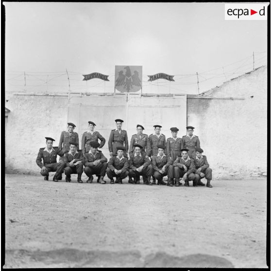 Photographie de groupe de jeunes appelés libérables du commando Maurice. [Description en cours]