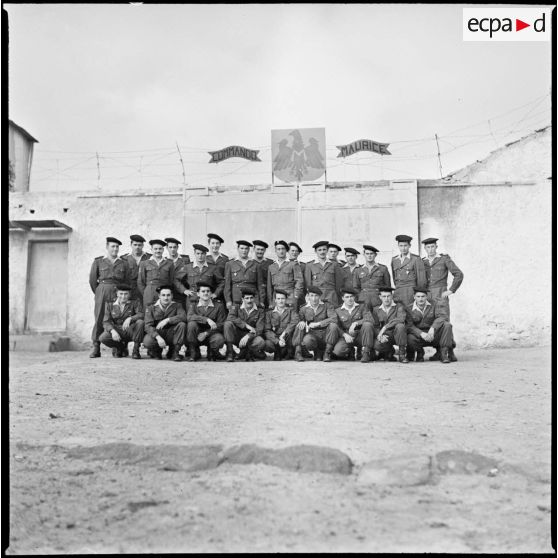 Photographie de groupe de jeunes appelés libérables du commando Maurice. [Description en cours]