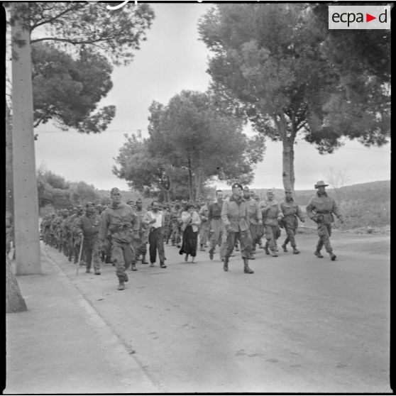 Défilé de prisonniers dans la ville de Saïda. [Description en cours]