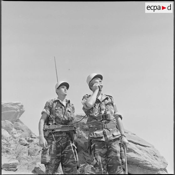 Le 2e régiment étranger d'infanterie en opération à l'occasion du tournage du film Opération combinée en Algérie. [Description en cours]