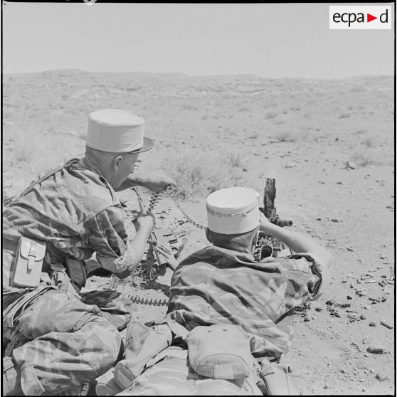 Le 2e régiment étranger d'infanterie en opération à l'occasion du tournage du film Opération combinée en Algérie. [Description en cours]