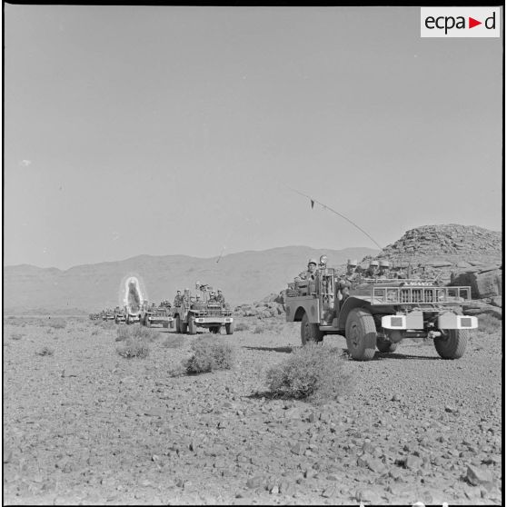 Le 2e régiment étranger d'infanterie en opération à l'occasion du tournage du film Opération combinée en Algérie. [Description en cours]