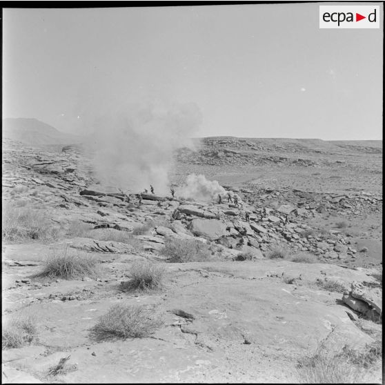 Le 2e régiment étranger d'infanterie en opération à l'occasion du tournage du film Opération combinée en Algérie. [Description en cours]