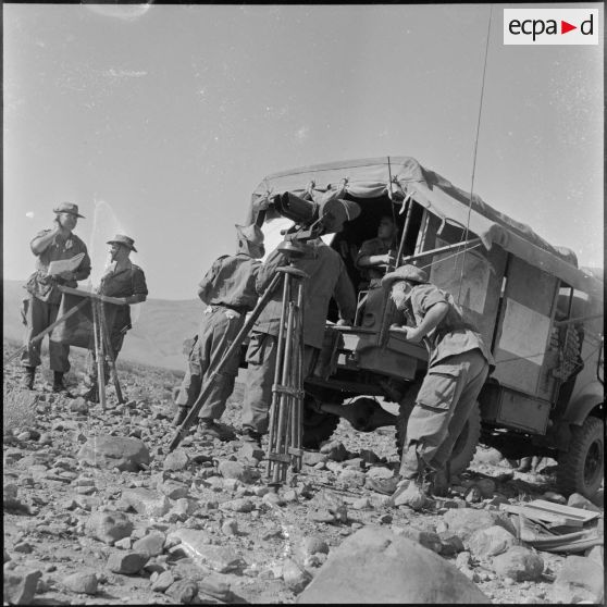 Séance de tir d'artillerie. [Description en cours]