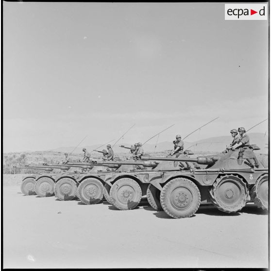 Rassemblement de blindé EBR Panhard. [Description en cours]