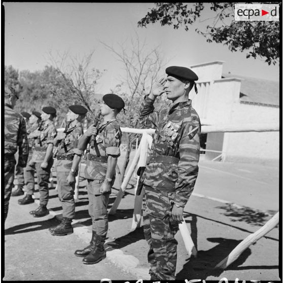 Visite d’inspection au commando Cobra. [Description en cours]