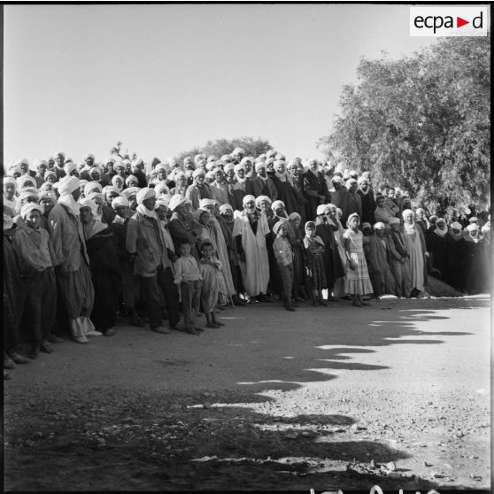 Cérémonie de remise des clés. [Description en cours]