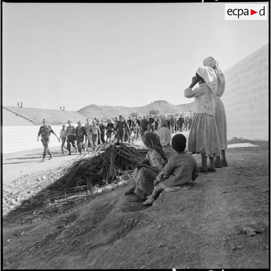 Cérémonie de remise des clés. [Description en cours]